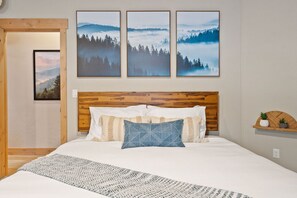 8 bedrooms, desk, iron/ironing board, travel cot