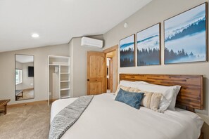 8 bedrooms, desk, iron/ironing board, travel cot