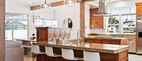 雪櫃、微波爐、焗爐、爐具