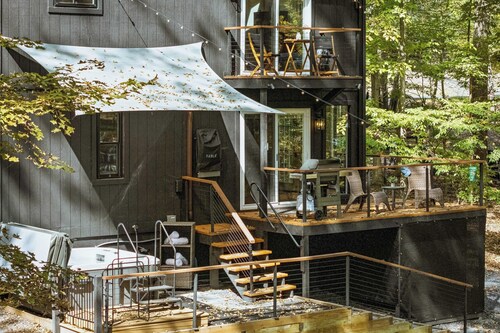 Hot Tub, Lake Access + Community Amenities Somerset Lodge by Avantstay