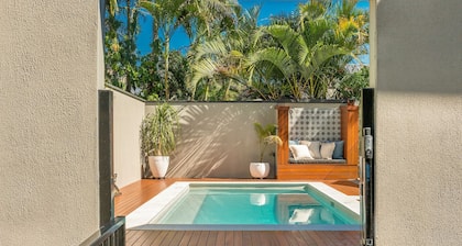 3 Little Pigs Realise your Byron Bay holiday dreams at 3 Little Pigs.