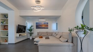 TV, fireplace - 3A's Family luxury villa near Rethymno & all amenities (Rethymno Town)