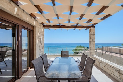 Petrina 4 villa,next to beach & taverns,South Crete