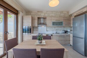 Fridge, oven, dishwasher, coffee/tea maker