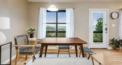 Lake Travis Bungalow with Beautiful View!