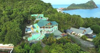 Luxury BEACHFRONT VILLA FR 7 to 10 Rms, 1 MIN WALK TO BEACH, ROYALTON RESORT,