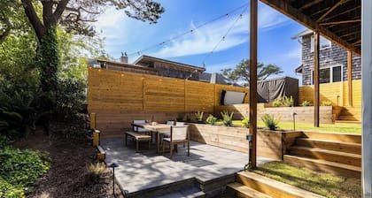 Royal Canoe by Avantstay Walk to the Shore + Private Yard