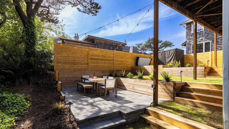 Royal Canoe by Avantstay Walk to the Shore + Private Yard