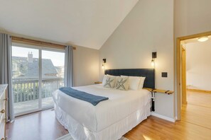 House (3 Bedrooms) | Interior - Royal Canoe by Avantstay Walk to the Shore + Private Yard (Arch Cape)