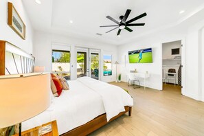 5 bedrooms, desk, iron/ironing board, travel cot - BigBiggy/Waterslide/100k Game Room (Indio)