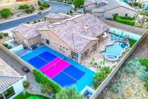 Sports court - BigBiggy/Waterslide/100k Game Room (Indio)