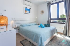 Vila | 3 quartos, Wi-Fi de cortesia, roupa de cama