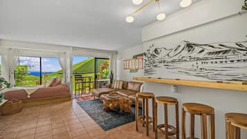 Smart TV, books, stereo