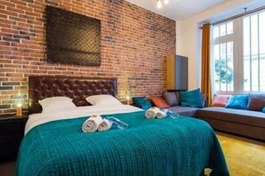 1 bedroom, laptop workspace, iron/ironing board, bed sheets - Appartement in the Heart of Paris Republique (Paris)