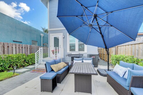 20% off Beach House - Close to Lake Worth Beach & Downtown 