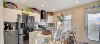 20% off Beach House - Close to Lake Worth Beach & Downtown 