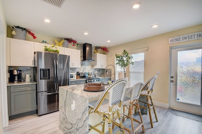 20% off Beach House - Close to Lake Worth Beach & Downtown 