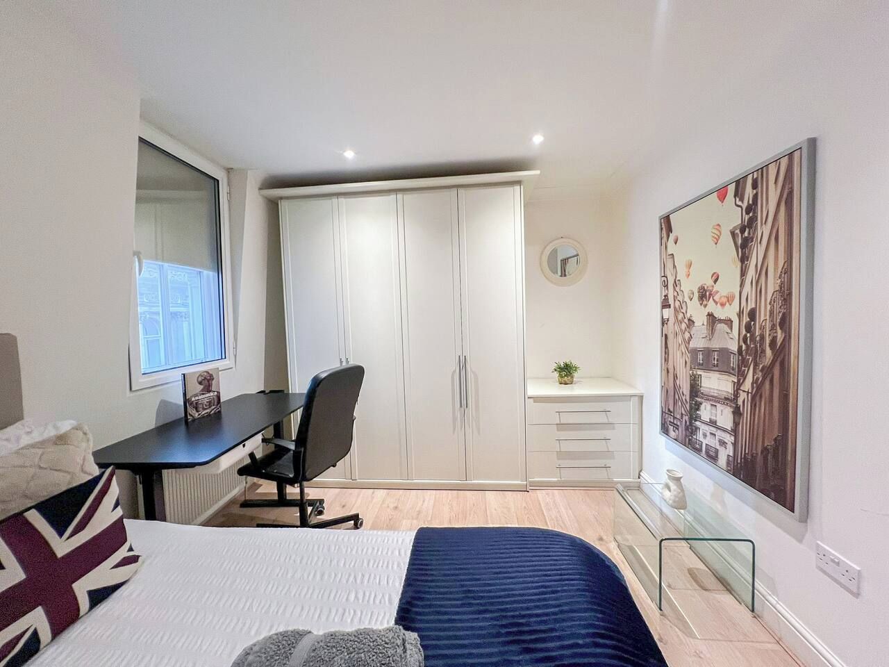 2 bedrooms, desk, iron/ironing board, travel cot