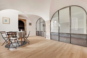 Apartment | Dining - Authentic Apartment - 2br/4p - Monnaie (Paris)