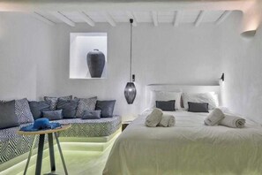 1 habitación, tabla de planchar con plancha y ropa de cama 