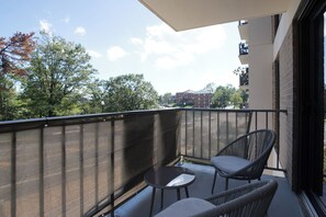 Leilighet – comfort, balkong, byutsikt | Balkong