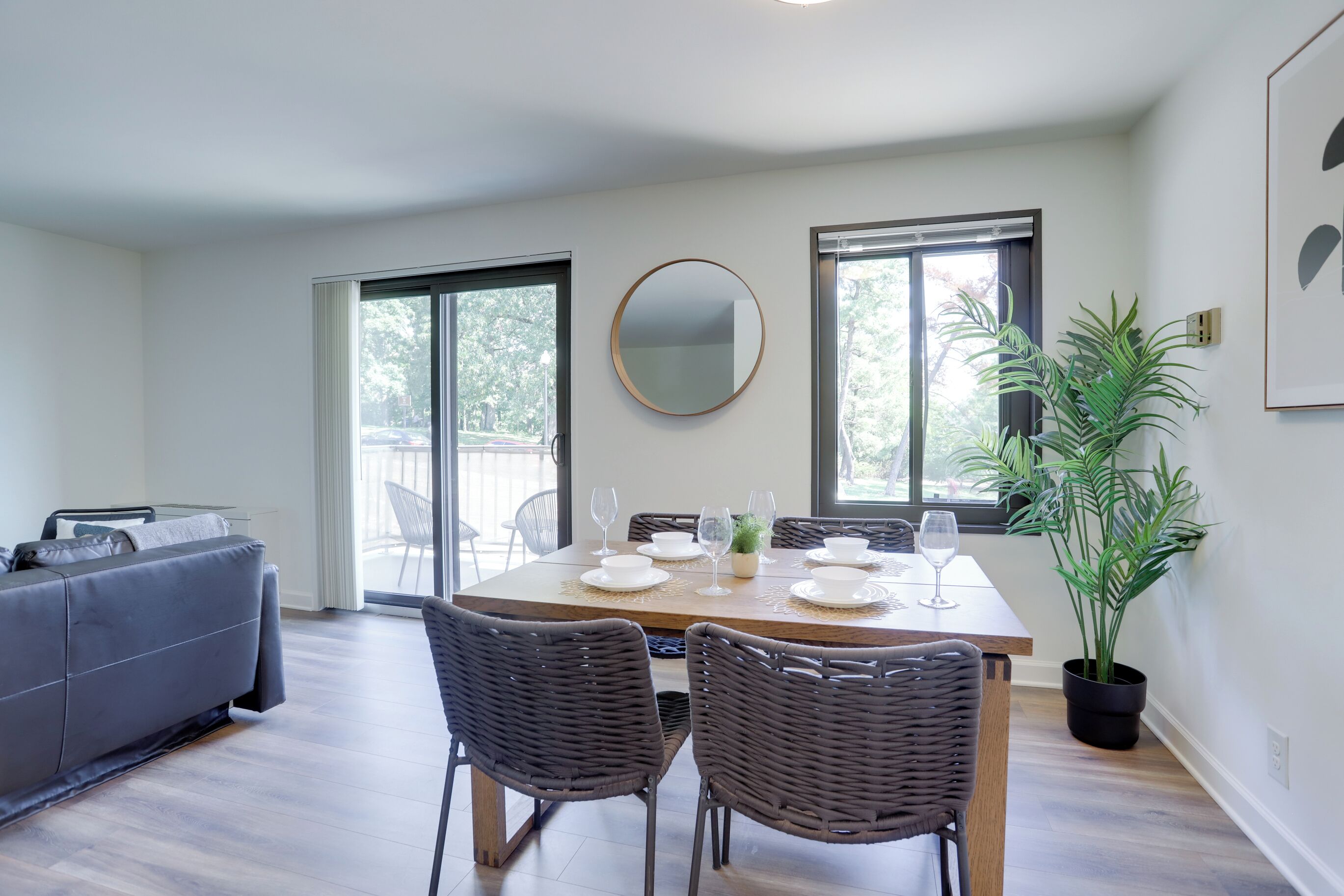 컴포트 아파트, 발코니, 시내 전망 | 객실 내 식사 공간