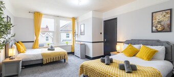 Open Mind Property - 4 Beds & Free Parking