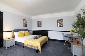 2 habitaciones, tabla de planchar con plancha y wifi gratis