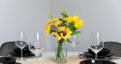 Open Mind Property - 2 BR, 4 Beds & 9 Guests