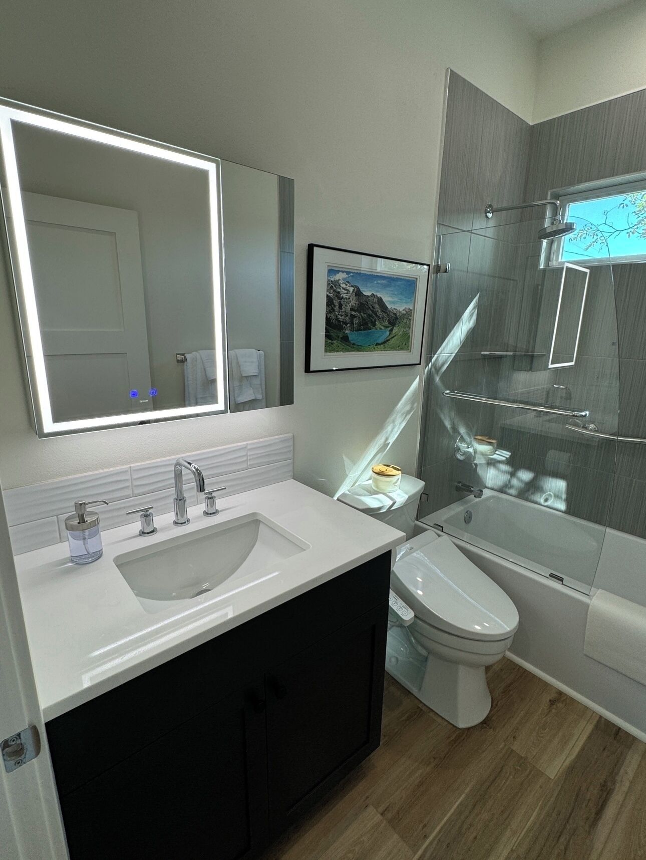 Asciugacapelli, bidet, asciugamani, sapone
