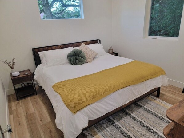 1 habitación, escritorio, tabla de planchar con plancha y wifi gratis 