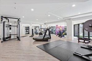Fitness facility - Luxurious Apt Heart of Takapuna Gym Tennis (Auckland)