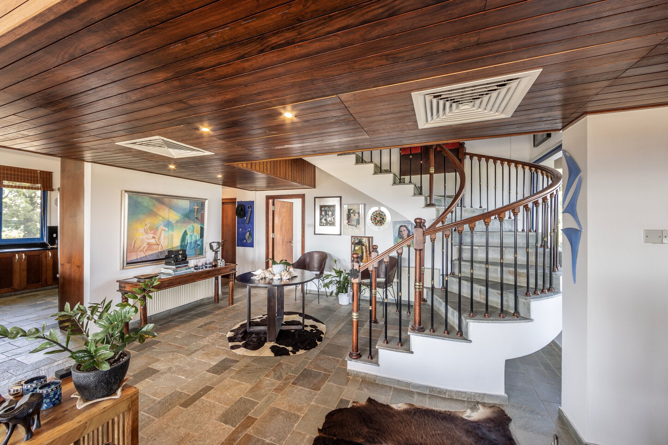 المنشأة من الداخل