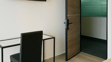 Habitación Confort, vista a la ciudad | Escritorio, espacio para trabajar con laptop y wifi gratis