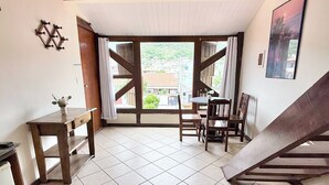Family Quadruple Room | Blackout drapes, iron/ironing board (on request), WiFi (free) - CASA DO LEÃO POUSADA (Arraial do Cabo)