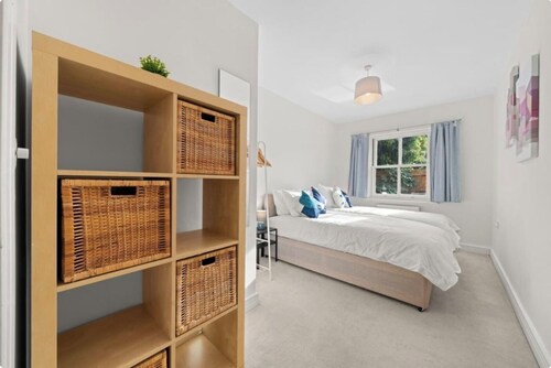 2 Bed Oasis Apartment & Garden