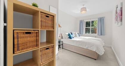 2 Bed Oasis Apartment & Garden