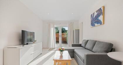 2 Bed Oasis Apartment & Garden