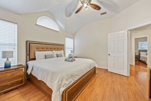 3 slaapkamers, een strijkplank/strijkijzer, wifi, beddengoed