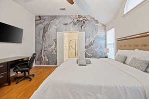 3 bedrooms, desk, iron/ironing board, WiFi - 30% OFF Your Kids Favorite Movies - Themed Rooms (Plano)