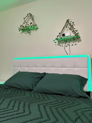 3 bedrooms, iron/ironing board, free WiFi, bed sheets - Luxury Lane: Pet Haven - Prime Location by ASU & Across from GF Base - No Stairs (San Angelo)