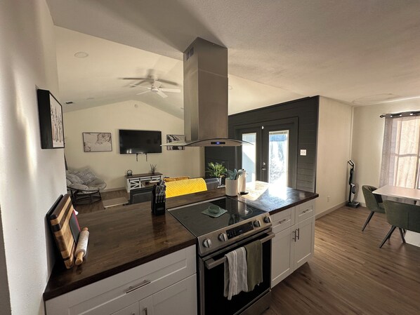 Fridge, microwave, oven, stovetop - Luxury Lane: Pet Haven - Prime Location by ASU & Across from GF Base - No Stairs (San Angelo)