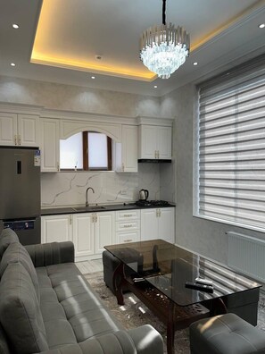 Deluxe Apartment | Private kitchen | Shared fridge, microwave