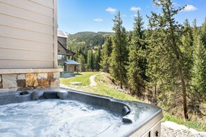 Bain à remous extérieur