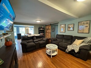 Televisión y chimenea 