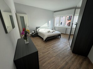2 bedrooms, free WiFi, bed sheets - Spacious and bright apartment with parking space and high-speed wi-fi  (Vezzo)