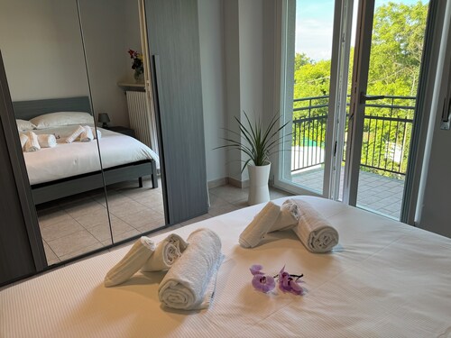 Spacious and bright apartment with parking space and high-speed wi-fi 