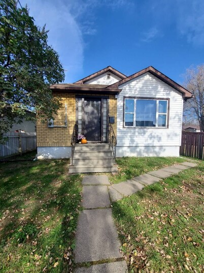 Cozy Home with Whole main floor