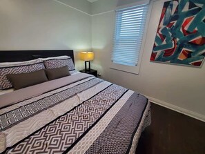 1 Schlafzimmer, Schreibtisch, Bügeleisen/Bügelbrett, Reisekinderbett