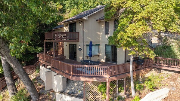 Terrace/patio - Quiet Side of the Lake- Perfect Spot for Floating- Private Dock- Quiet Location (Sunrise Beach)